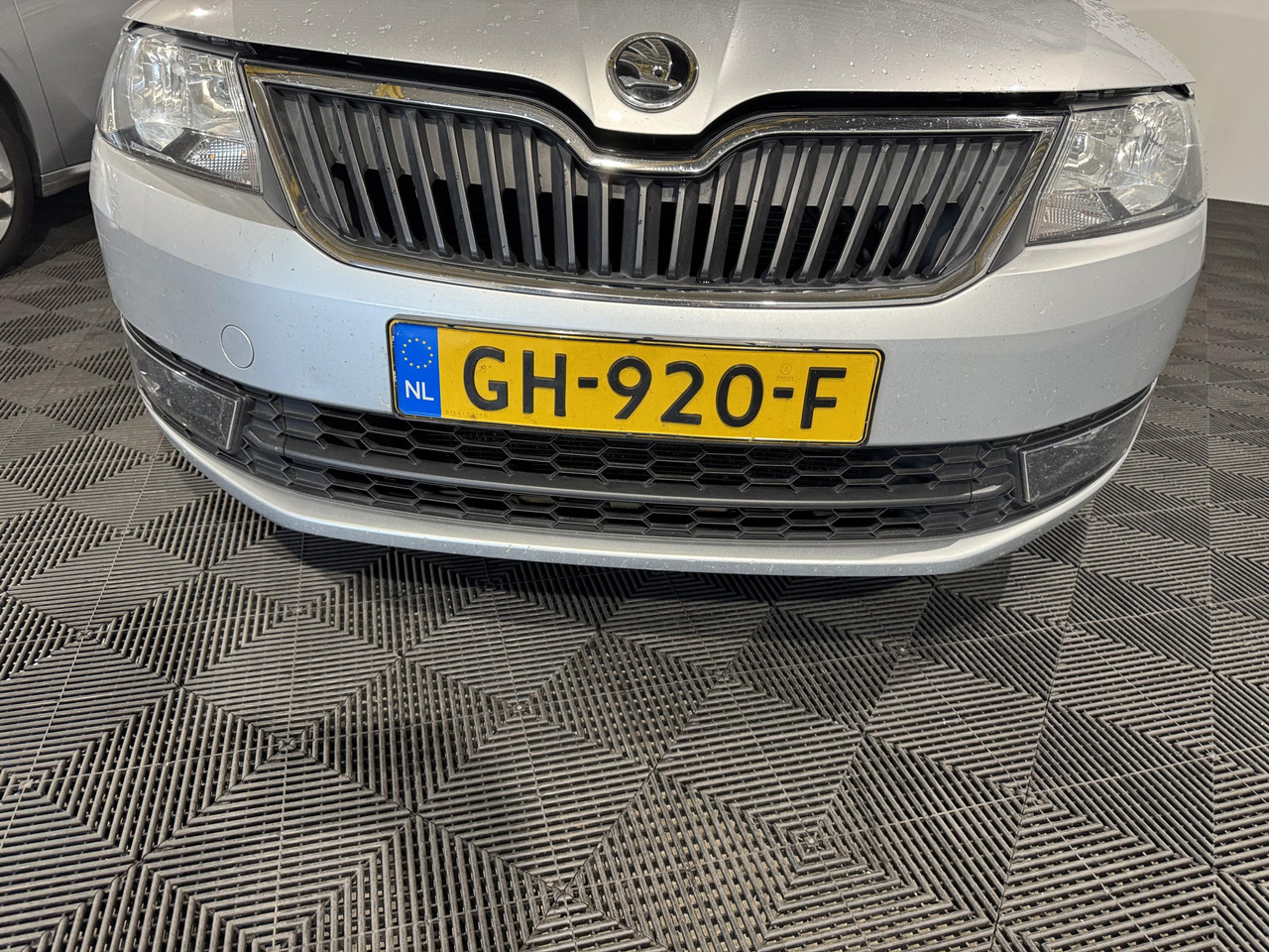 Skoda Rapid Spaceback 1.2 TSI Greentech Ambition Businessline | 2015 | 274.606 km |GH-920-F - Hečbek: slika 5 Skoda Rapid Spaceback 1.2 TSI Greentech Ambition Businessline | 2015 | 274.606 km |GH-920-F - Hečbek: slika 5