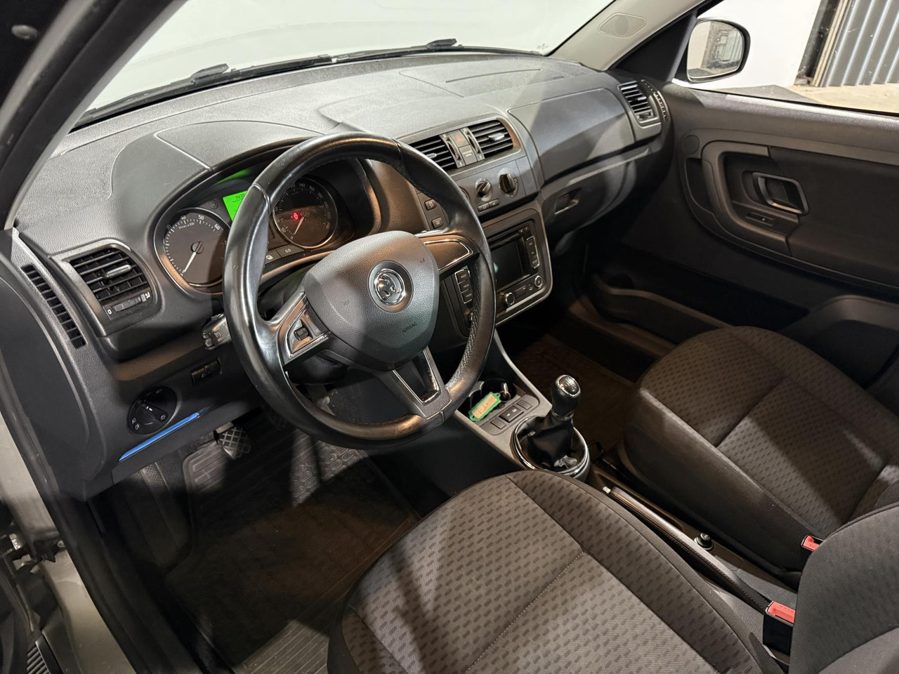 Skoda Roomster 1.2 TSI Drive | 2015 | 119.156 km | 2-XTS-79 - Automobil: slika 4 Skoda Roomster 1.2 TSI Drive | 2015 | 119.156 km | 2-XTS-79 - Automobil: slika 4