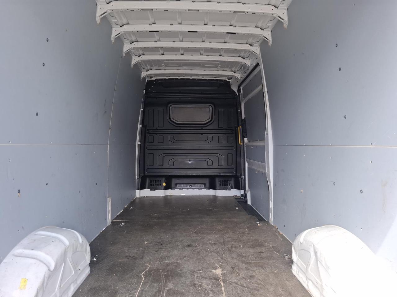 Volkswagen Crafter 35 2.0 TDI L4H3 | 2022 | 135.282 km | VPR-84-T - Furgon: slika 2 Volkswagen Crafter 35 2.0 TDI L4H3 | 2022 | 135.282 km | VPR-84-T - Furgon: slika 2