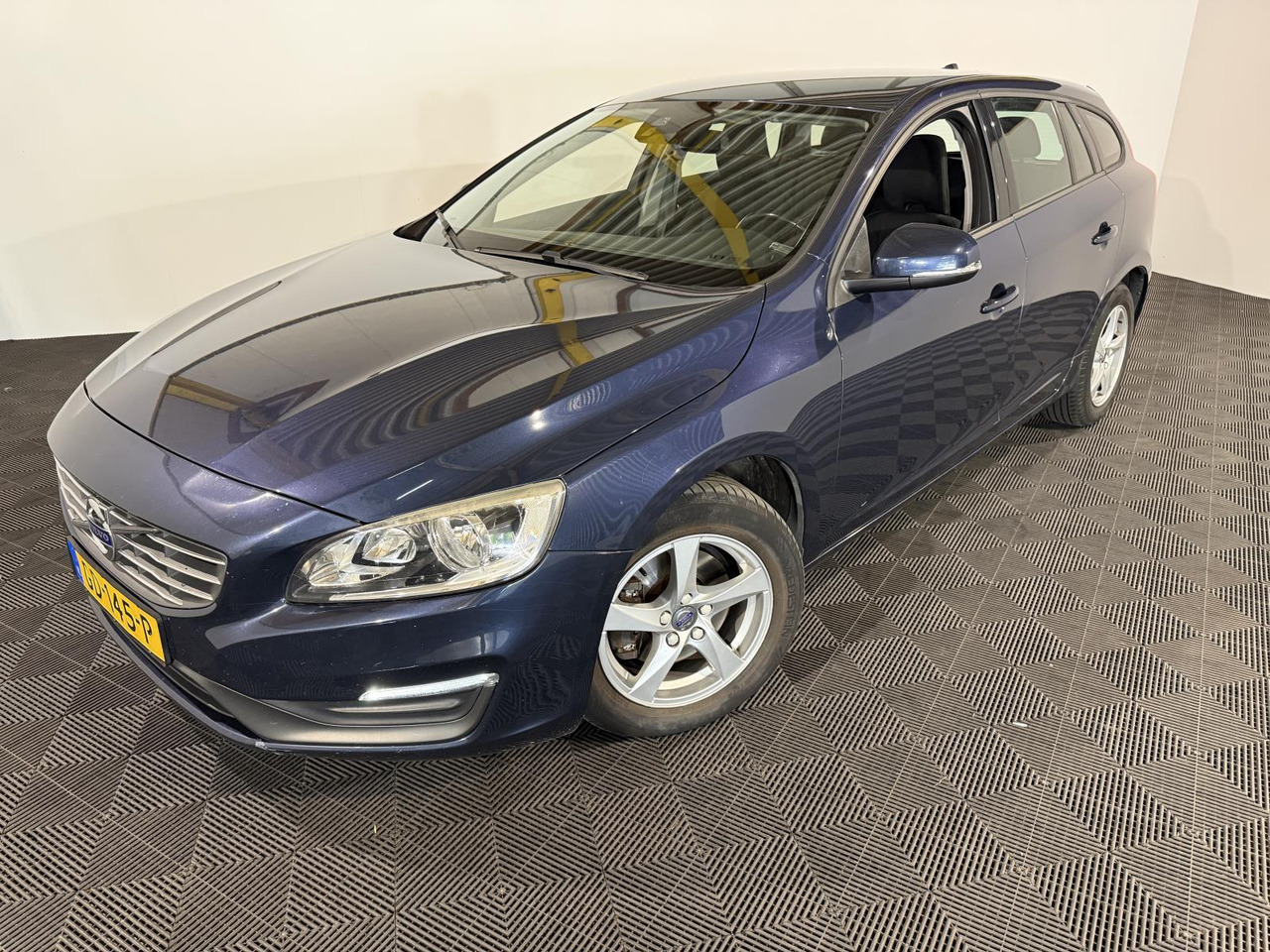 Volvo | V60 | 2.0 D4 Kinetic | 2015 | 300.854 km | GD145P | Logisch - Automobil: slika 1 Volvo | V60 | 2.0 D4 Kinetic | 2015 | 300.854 km | GD145P | Logisch - Automobil: slika 1