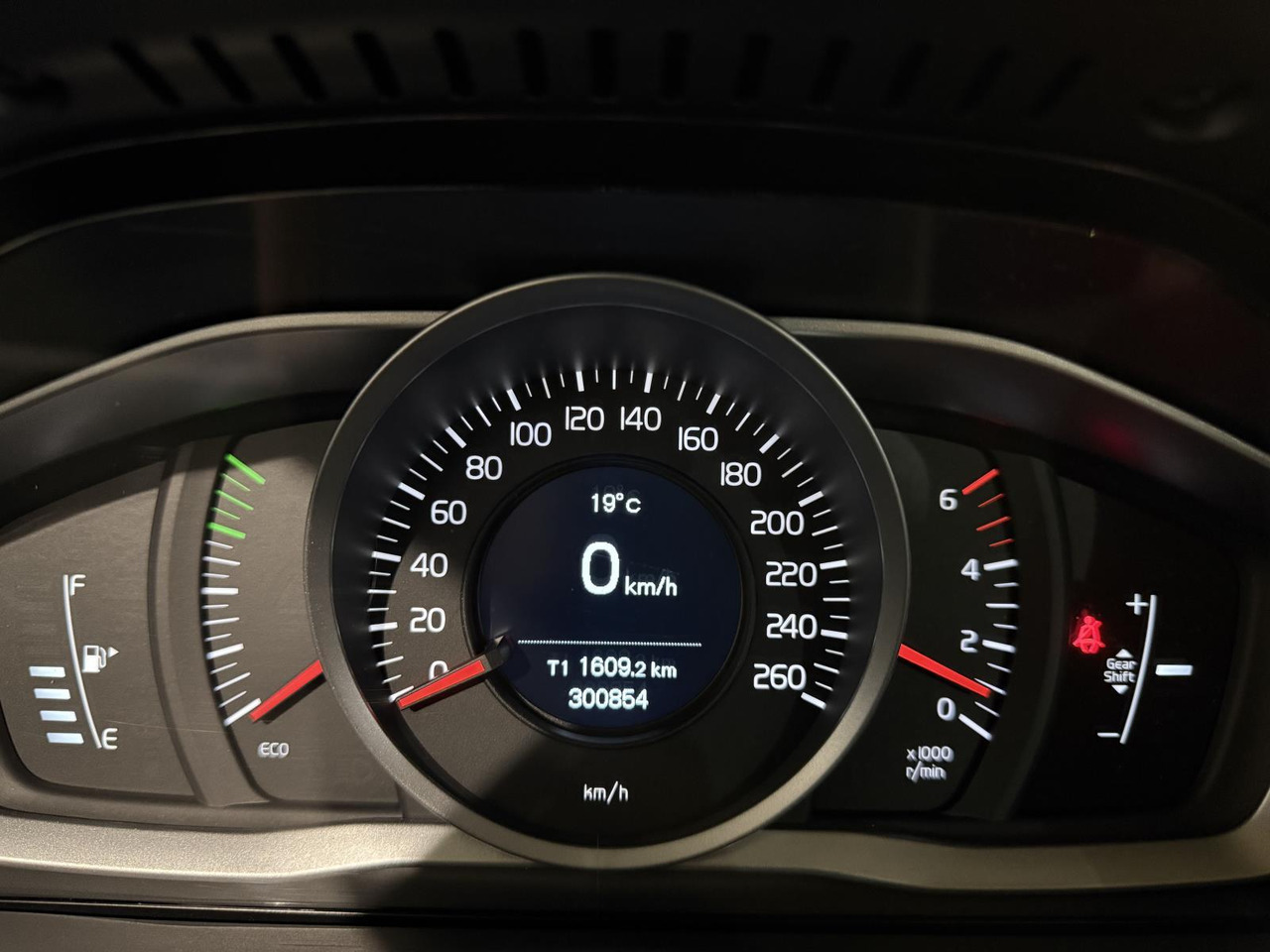Volvo | V60 | 2.0 D4 Kinetic | 2015 | 300.854 km | GD145P | Logisch - Automobil: slika 4 Volvo | V60 | 2.0 D4 Kinetic | 2015 | 300.854 km | GD145P | Logisch - Automobil: slika 4