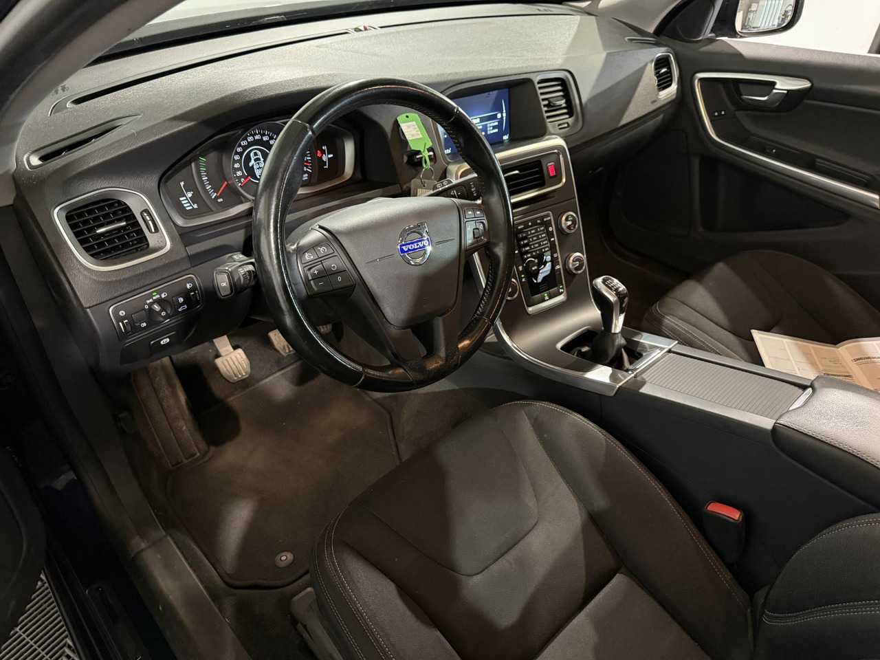 Volvo | V60 | 2.0 D4 Kinetic | 2015 | 300.854 km | GD145P | Logisch - Automobil: slika 3 Volvo | V60 | 2.0 D4 Kinetic | 2015 | 300.854 km | GD145P | Logisch - Automobil: slika 3