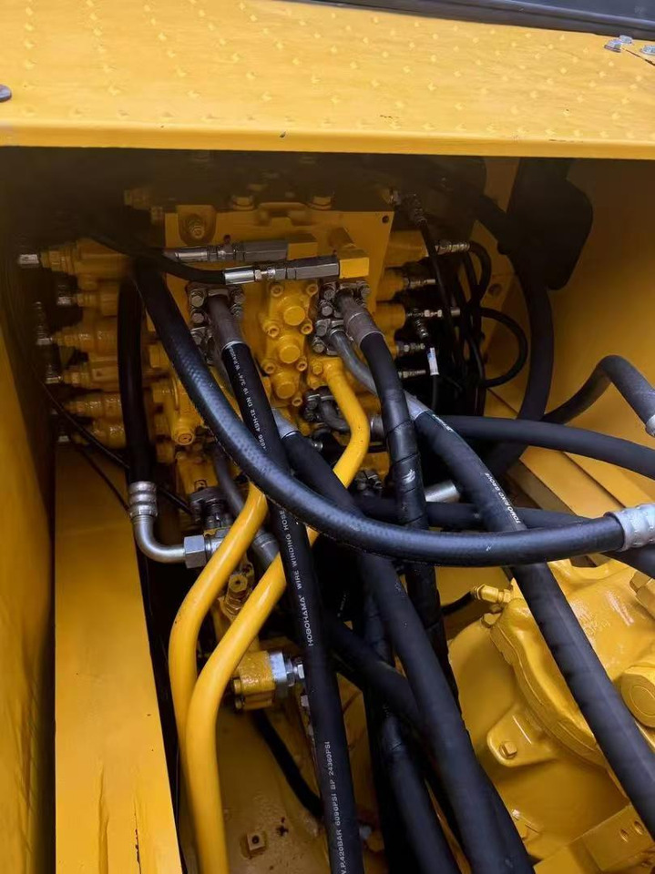 KOMATSU PC220 - Bager guseničar: slika 4 KOMATSU PC220 - Bager guseničar: slika 4
