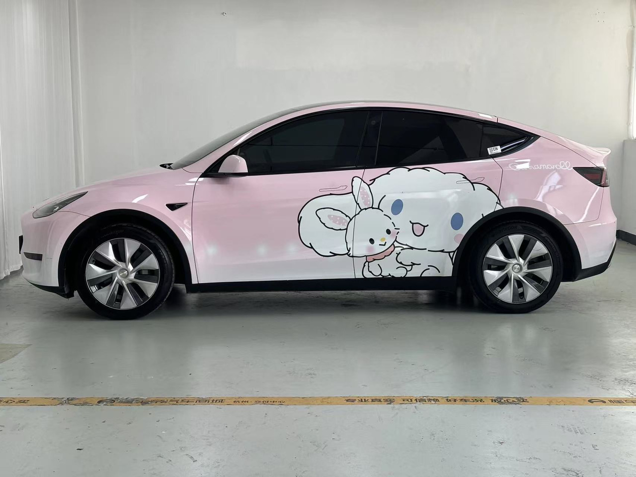 TESLA MODEL Y - SUVSUV: slika 2 TESLA MODEL Y - SUVSUV: slika 2