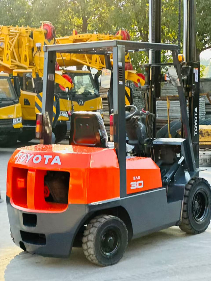 TOYOTA 30 - Dizel viljuškar: slika 3 TOYOTA 30 - Dizel viljuškar: slika 3