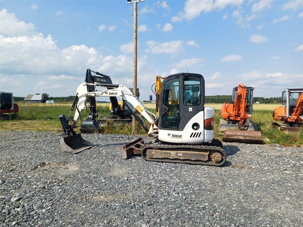 Bobcat 430hag kallistuvalla liittimellä - Mini bager: slika 2 Bobcat 430hag kallistuvalla liittimellä - Mini bager: slika 2