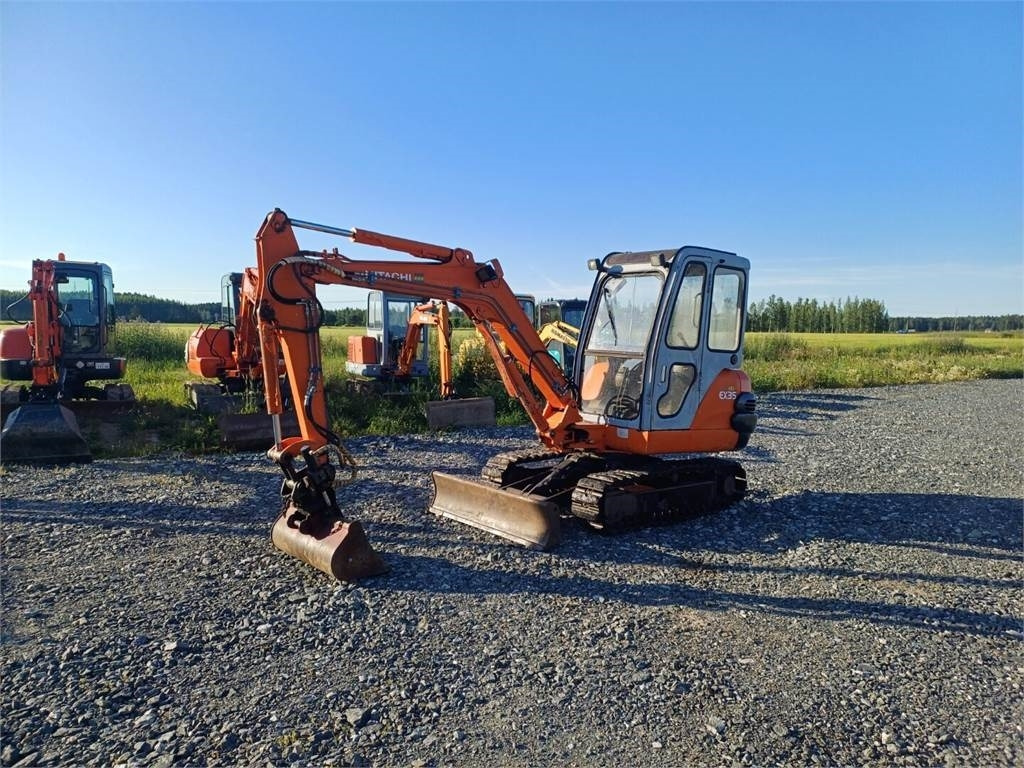 Hitachi EX35 kauhan kallistaja - Mini bager: slika 1 Hitachi EX35 kauhan kallistaja - Mini bager: slika 1