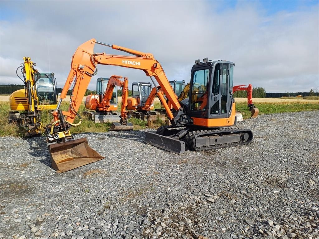 Hitachi ZX50u Engcon pyörittäjällä - Mini bager: slika 1 Hitachi ZX50u Engcon pyörittäjällä - Mini bager: slika 1