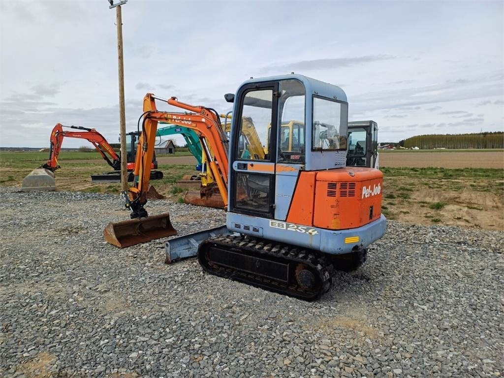 Pel-Job Volvo EB25.4 kallistuvalla liittimellä - Mini bager: slika 3 Pel-Job Volvo EB25.4 kallistuvalla liittimellä - Mini bager: slika 3