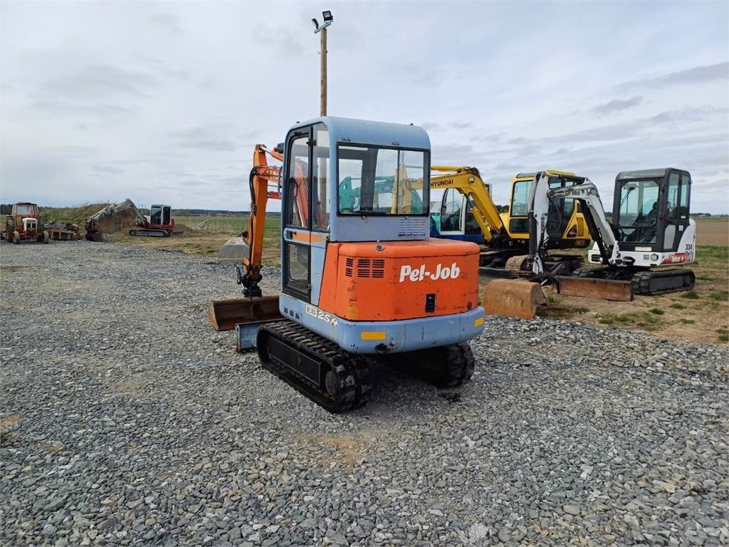 Pel-Job Volvo EB25.4 kallistuvalla liittimellä - Mini bager: slika 4 Pel-Job Volvo EB25.4 kallistuvalla liittimellä - Mini bager: slika 4