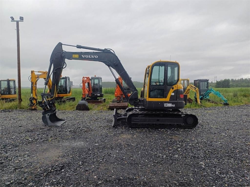 Volvo ECR88 plus kallistuvalla liittimellä - Mini bager: slika 2 Volvo ECR88 plus kallistuvalla liittimellä - Mini bager: slika 2