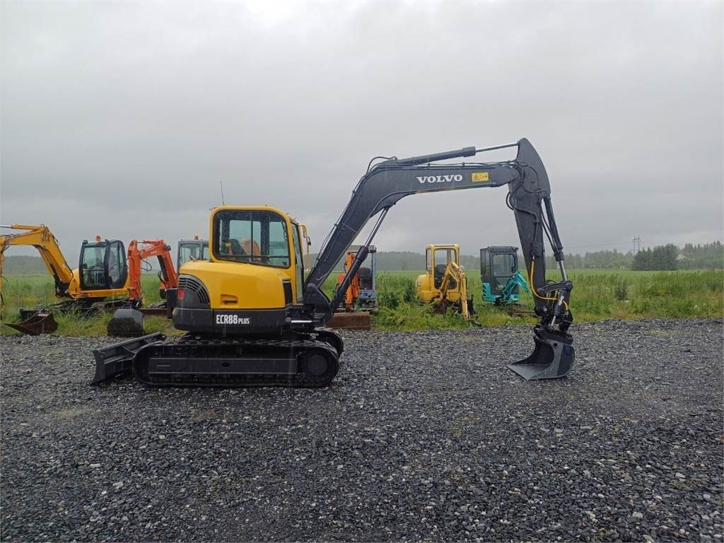 Volvo ECR88 plus kallistuvalla liittimellä - Mini bager: slika 5 Volvo ECR88 plus kallistuvalla liittimellä - Mini bager: slika 5