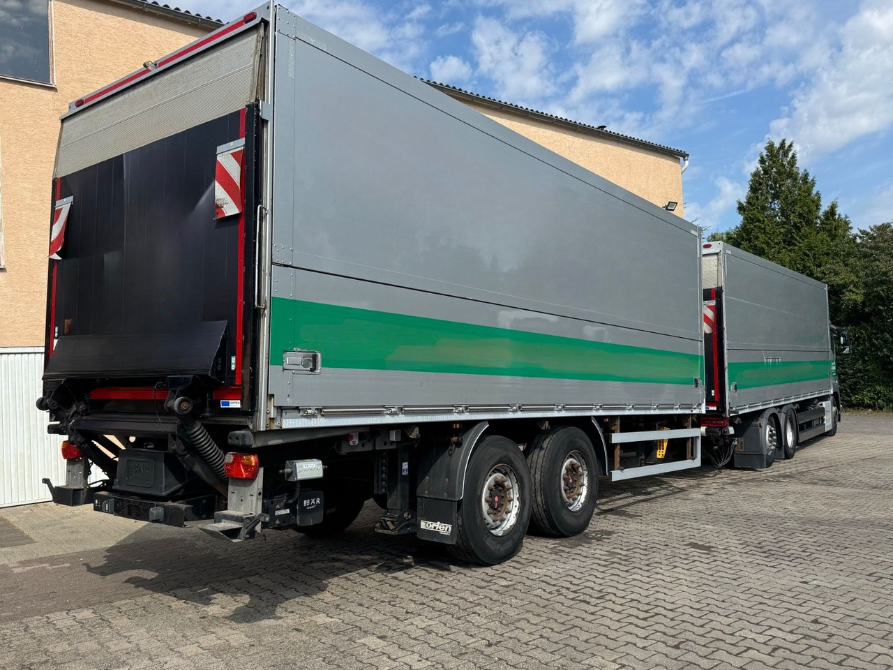 MAN TGS 26.460 2xAHK/2xLBW/Lenk-Lift/kpl.Zug - Kamion za prevoz boca: slika 4 MAN TGS 26.460 2xAHK/2xLBW/Lenk-Lift/kpl.Zug - Kamion za prevoz boca: slika 4