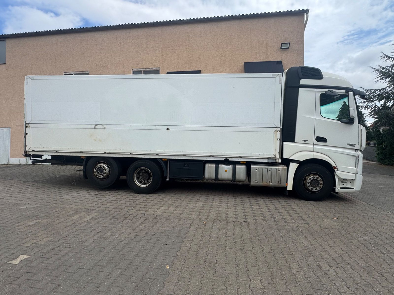 Mercedes-Benz Actros2545/Lift-Lenk/Mitnahmestp/Retder - Kamion za prevoz boca: slika 2 Mercedes-Benz Actros2545/Lift-Lenk/Mitnahmestp/Retder - Kamion za prevoz boca: slika 2