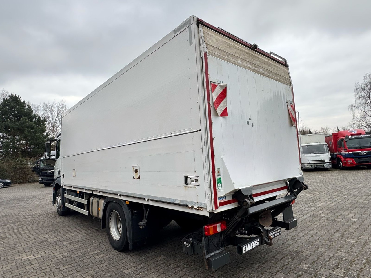 Mercedes-Benz Antos 1836L/4x2/2t.LBW/2xAHK/aus.1Hand/16.Pal. - Kamion za prevoz boca: slika 5 Mercedes-Benz Antos 1836L/4x2/2t.LBW/2xAHK/aus.1Hand/16.Pal. - Kamion za prevoz boca: slika 5