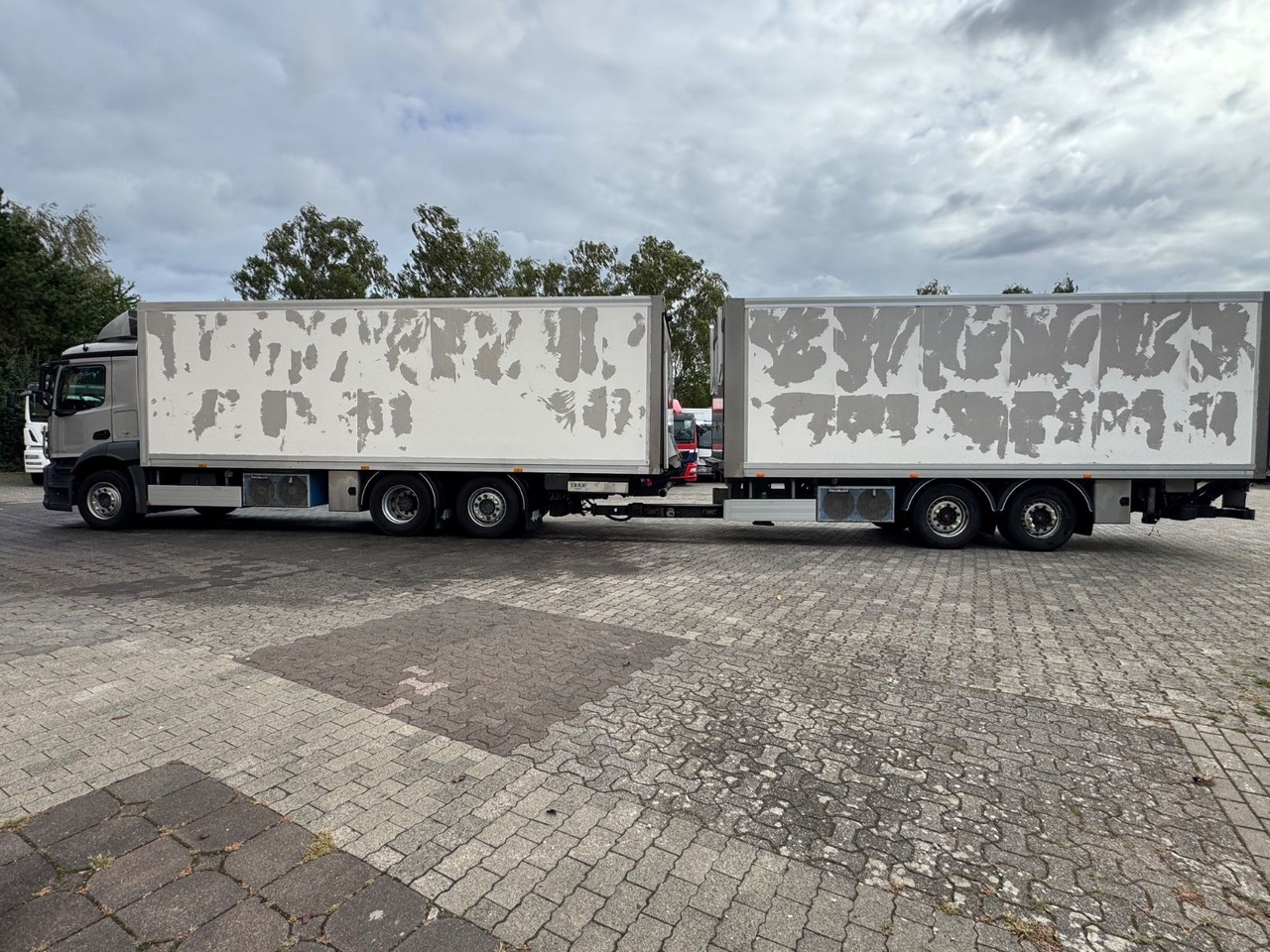 Mercedes-Benz Antos 2540/2xLBW/Kühlung-Defekt/5instock - Hladnjača: slika 4 Mercedes-Benz Antos 2540/2xLBW/Kühlung-Defekt/5instock - Hladnjača: slika 4