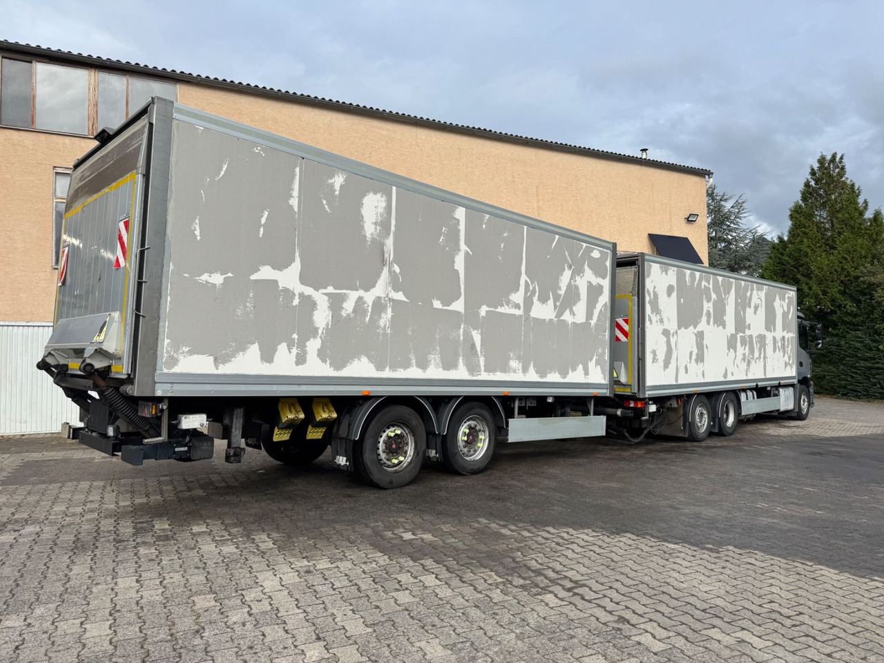 Mercedes-Benz Antos 2540/2xLBW/Kühlung-Defekt/5instock - Hladnjača: slika 3 Mercedes-Benz Antos 2540/2xLBW/Kühlung-Defekt/5instock - Hladnjača: slika 3