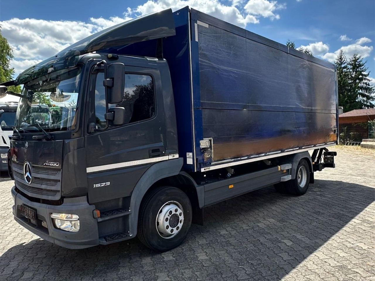 Mercedes-Benz Atego 1523/Klima/LBW/GT-Zertifiziert/2xAHK - Kamion za prevoz boca: slika 2 Mercedes-Benz Atego 1523/Klima/LBW/GT-Zertifiziert/2xAHK - Kamion za prevoz boca: slika 2