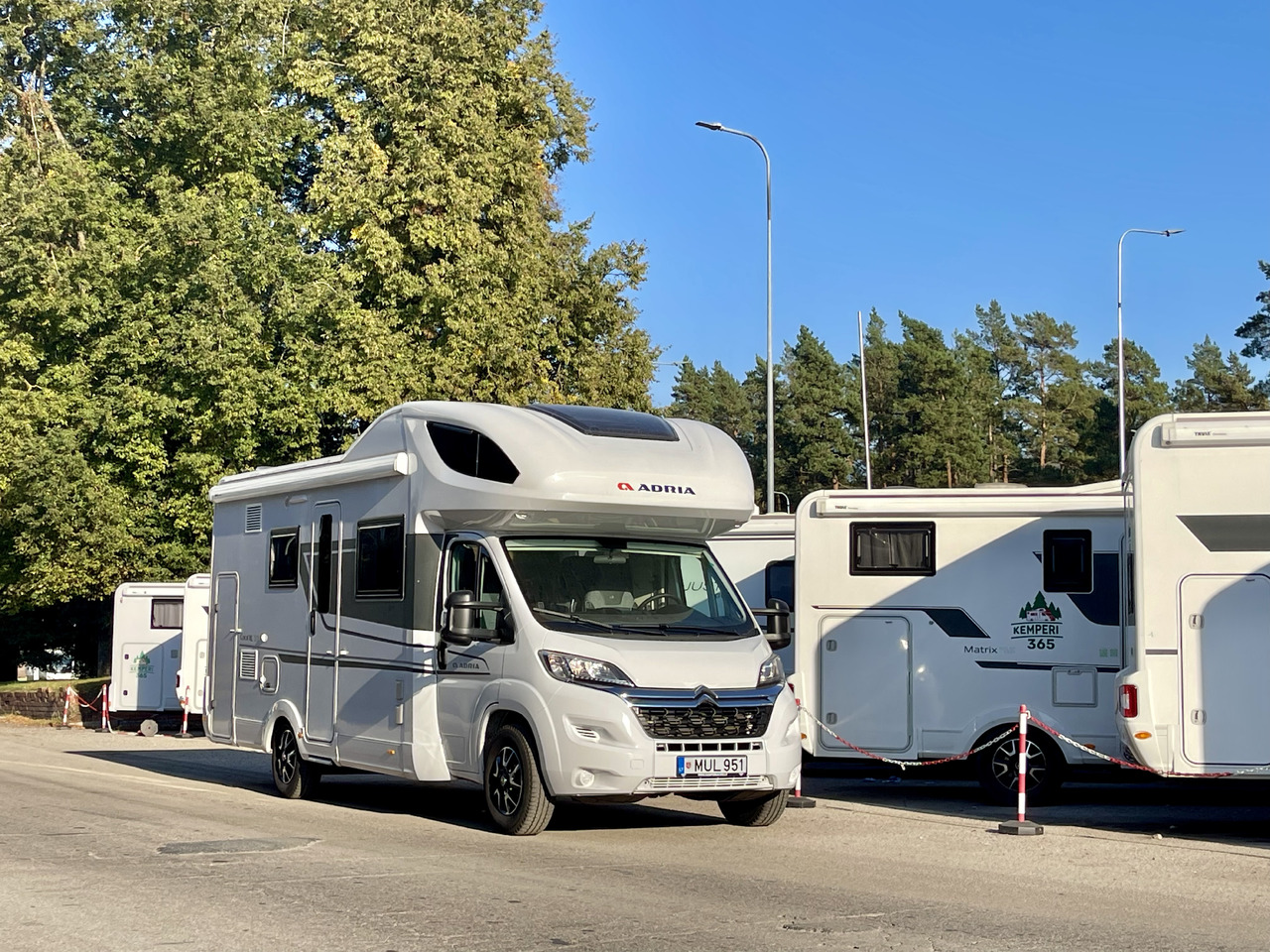 ADRIA Coral XL 650 DK - Alkoven kamper: slika 1 ADRIA Coral XL 650 DK - Alkoven kamper: slika 1