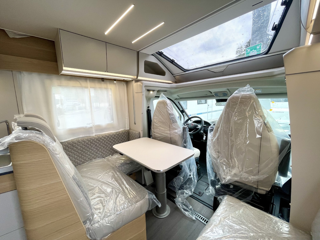 ADRIA Matrix axess 650 SC - Poluintegrisani kamper: slika 5 ADRIA Matrix axess 650 SC - Poluintegrisani kamper: slika 5