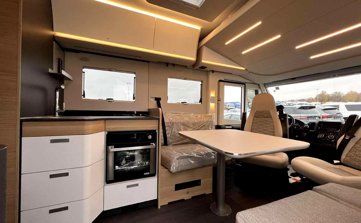 ADRIA Sonic 700DC - Integrisani kamper: slika 3 ADRIA Sonic 700DC - Integrisani kamper: slika 3