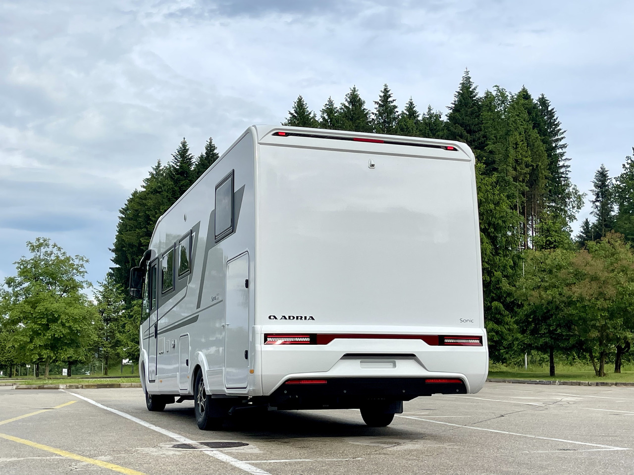 ADRIA Sonic 700DC - Integrisani kamper: slika 2 ADRIA Sonic 700DC - Integrisani kamper: slika 2