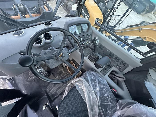 Utovarivač točkaš Case 321F: slika 18