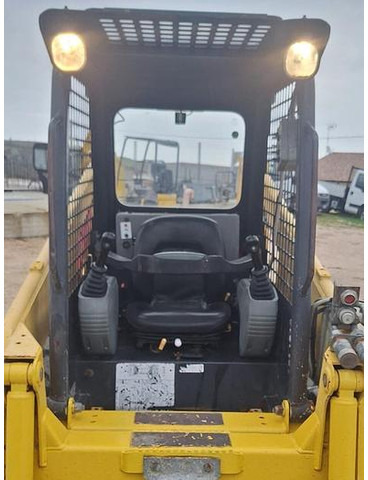 Komatsu SK815 - Kompaktni utovarivač guseničar: slika 2 Komatsu SK815 - Kompaktni utovarivač guseničar: slika 2
