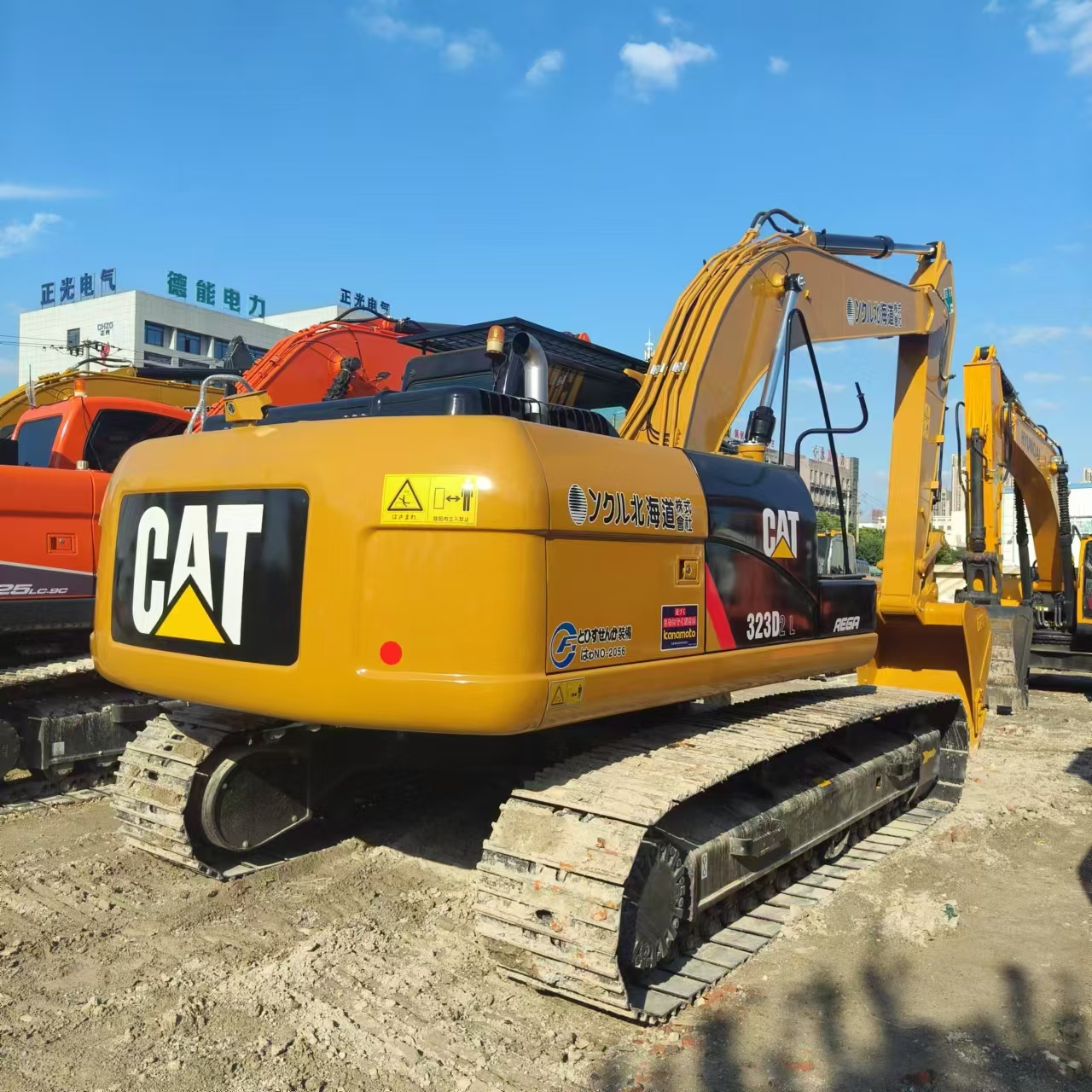 Bager guseničar CATERPILLAR 323D: slika 17