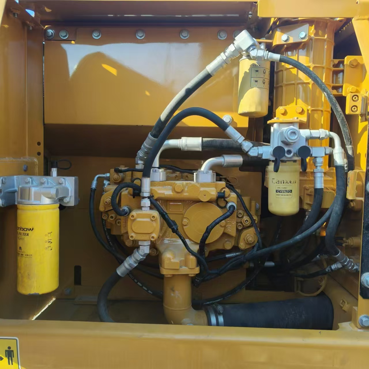 Bager guseničar CATERPILLAR 323D: slika 15