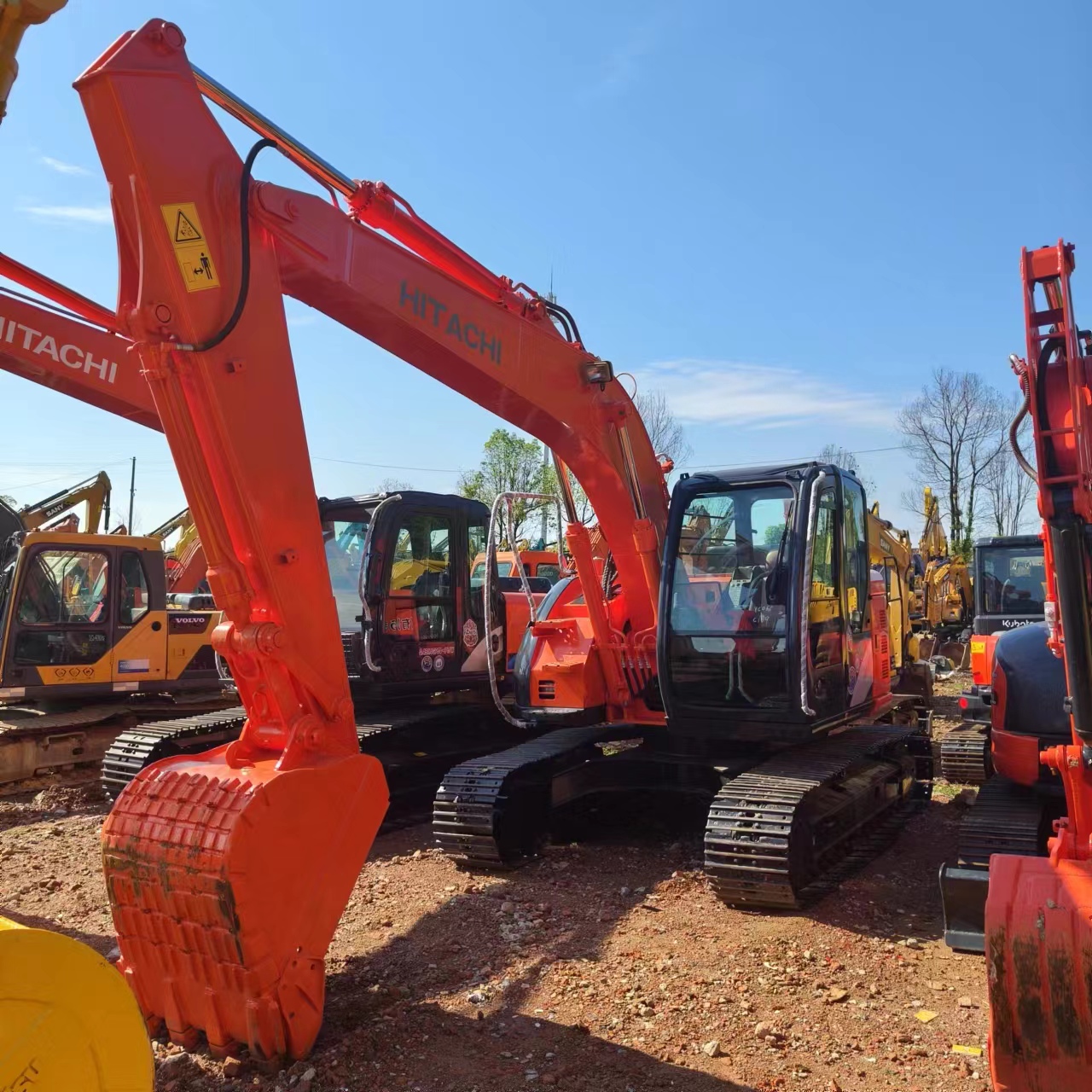 HITACHI ZX135 - Bager guseničar: slika 1 HITACHI ZX135 - Bager guseničar: slika 1