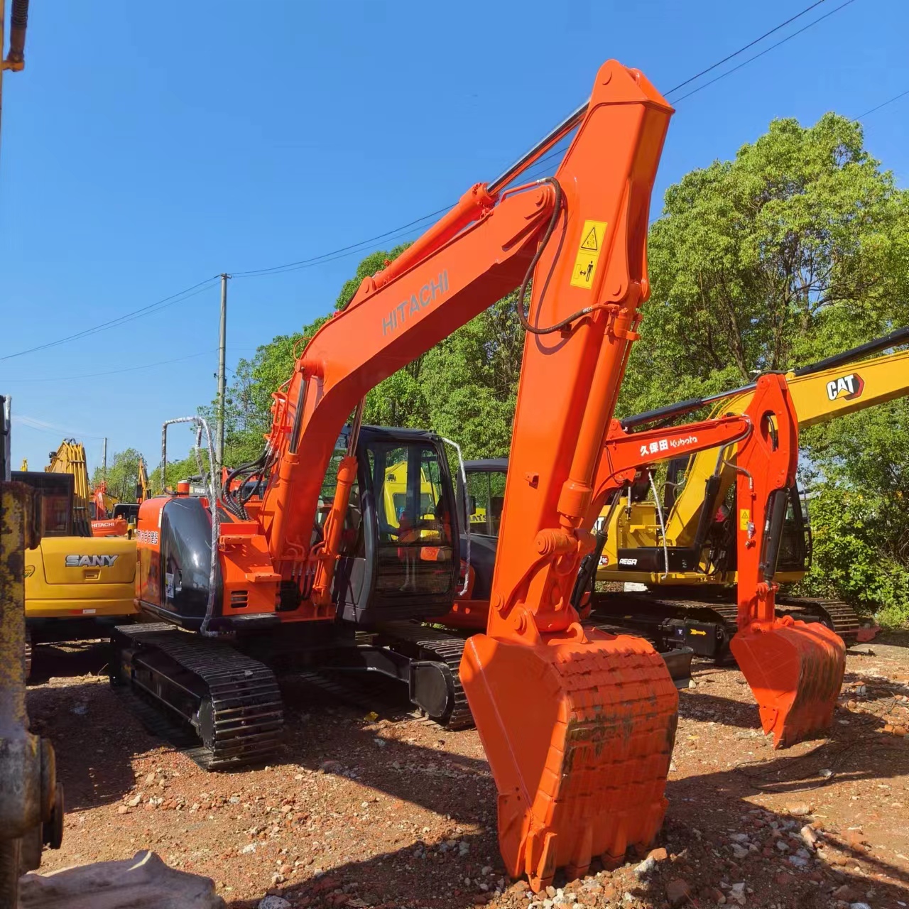 HITACHI ZX135 - Bager guseničar: slika 2 HITACHI ZX135 - Bager guseničar: slika 2