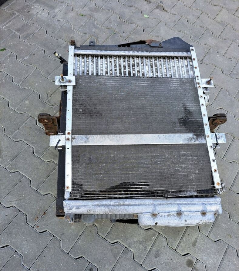 Behr KOMPLET CHŁODNIC RENAULT MIDLUM DXI 5 - Radijator za Kamion: slika 1 Behr KOMPLET CHŁODNIC RENAULT MIDLUM DXI 5 - Radijator za Kamion: slika 1