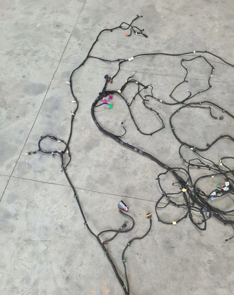 FORD WIĄZKA INSTALACJA KABINY KONSOLI DESKI ROZDZIELCZEJ FORD F-MAX 500 TRUCKS - Kablovi/ Žičana oprema za Kamion: slika 2 FORD WIĄZKA INSTALACJA KABINY KONSOLI DESKI ROZDZIELCZEJ FORD F-MAX 500 TRUCKS - Kablovi/ Žičana oprema za Kamion: slika 2