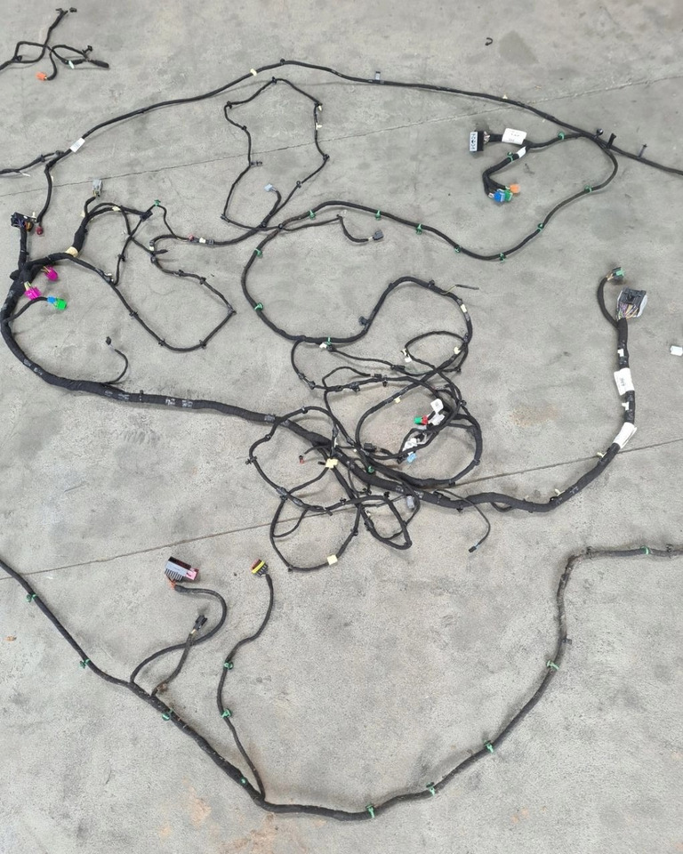 FORD WIĄZKA INSTALACJA KABINY KONSOLI DESKI ROZDZIELCZEJ FORD F-MAX 500 TRUCKS - Kablovi/ Žičana oprema za Kamion: slika 3 FORD WIĄZKA INSTALACJA KABINY KONSOLI DESKI ROZDZIELCZEJ FORD F-MAX 500 TRUCKS - Kablovi/ Žičana oprema za Kamion: slika 3