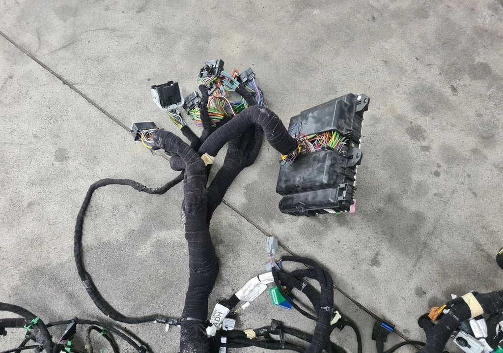 FORD WIĄZKA INSTALACJA KABINY KONSOLI DESKI ROZDZIELCZEJ FORD F-MAX 500 TRUCKS - Kablovi/ Žičana oprema za Kamion: slika 4 FORD WIĄZKA INSTALACJA KABINY KONSOLI DESKI ROZDZIELCZEJ FORD F-MAX 500 TRUCKS - Kablovi/ Žičana oprema za Kamion: slika 4