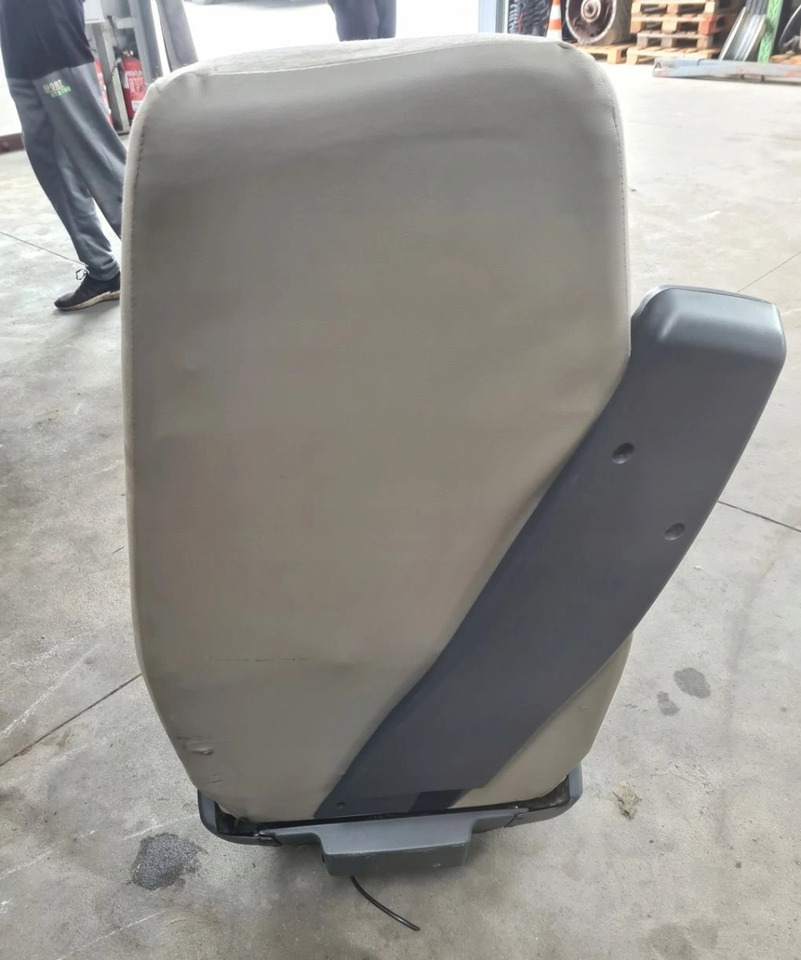 FOTEL PNEUMATYCZNY PRAWY PASAŻERA RENAULT PREMIUM MIDLUM DXI - Sedište: slika 5 FOTEL PNEUMATYCZNY PRAWY PASAŻERA RENAULT PREMIUM MIDLUM DXI - Sedište: slika 5