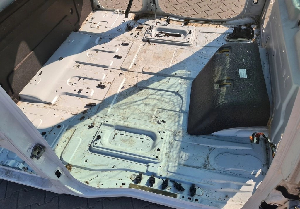 Kabina GOŁA SZKIELET POSZYCIE BLACHA RENAULT GAMA T HIGH WYSOKA KABINA - USZKODZONA: slika 13