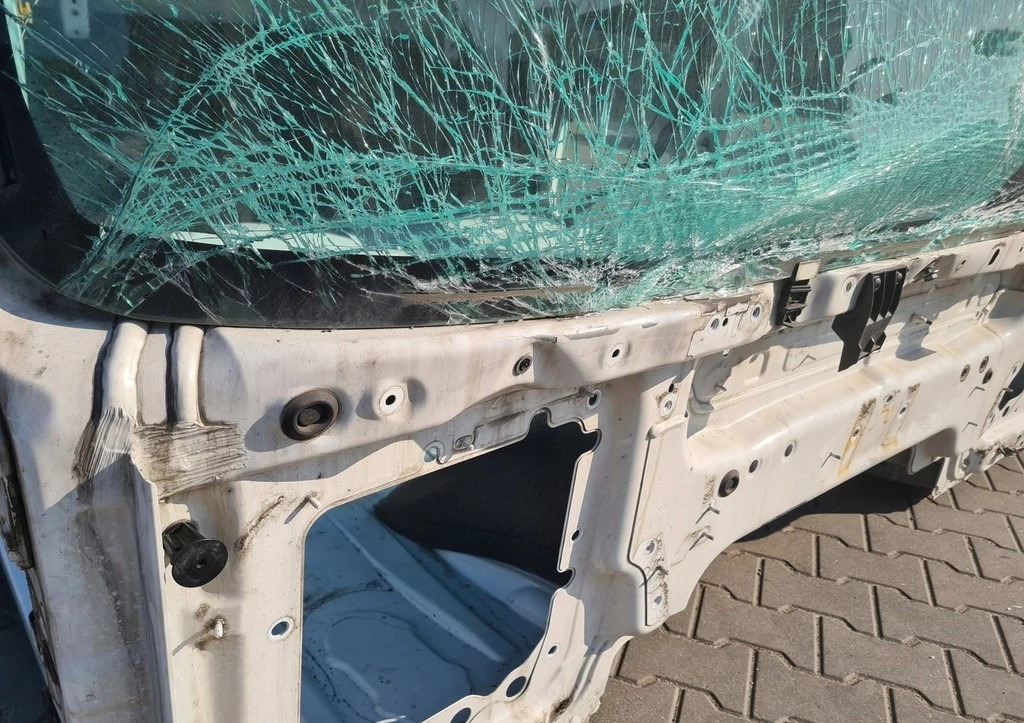 Kabina GOŁA SZKIELET POSZYCIE BLACHA RENAULT GAMA T HIGH WYSOKA KABINA - USZKODZONA: slika 10