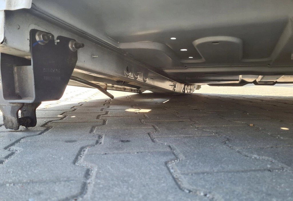 Kabina GOŁA SZKIELET POSZYCIE BLACHA RENAULT GAMA T HIGH WYSOKA KABINA - USZKODZONA: slika 16