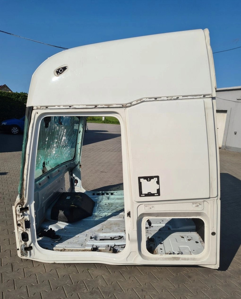 GOŁA SZKIELET POSZYCIE BLACHA RENAULT GAMA T HIGH WYSOKA KABINA - USZKODZONA - Kabina: slika 2 GOŁA SZKIELET POSZYCIE BLACHA RENAULT GAMA T HIGH WYSOKA KABINA - USZKODZONA - Kabina: slika 2