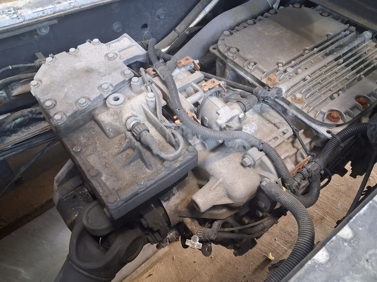 I-SHIFT RENAULT GAMA T EVO VOLVO FH 4 5 AUTOMAT AT2612 F RETARDER - Menjač: slika 2 I-SHIFT RENAULT GAMA T EVO VOLVO FH 4 5 AUTOMAT AT2612 F RETARDER - Menjač: slika 2