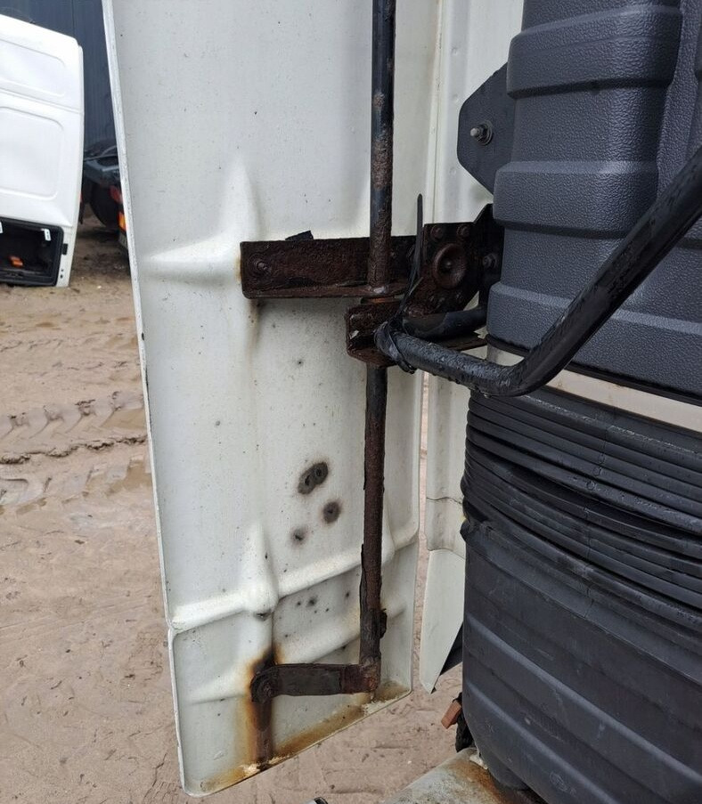 OWIEWKA LEWA SPOILER ZAKABINOWY VOLVO FH 12 13 - Aerodinamika/ Spojler za Kamion: slika 1 OWIEWKA LEWA SPOILER ZAKABINOWY VOLVO FH 12 13 - Aerodinamika/ Spojler za Kamion: slika 1