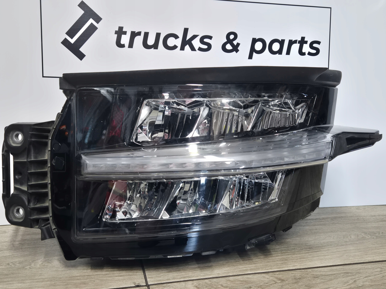 RENAULT REFLEKTOR LAMPA RENAULT RANGE T GAMA T EVOLUTION EVO LED LEWA - Prednja svetla za Kamion: slika 2 RENAULT REFLEKTOR LAMPA RENAULT RANGE T GAMA T EVOLUTION EVO LED LEWA - Prednja svetla za Kamion: slika 2
