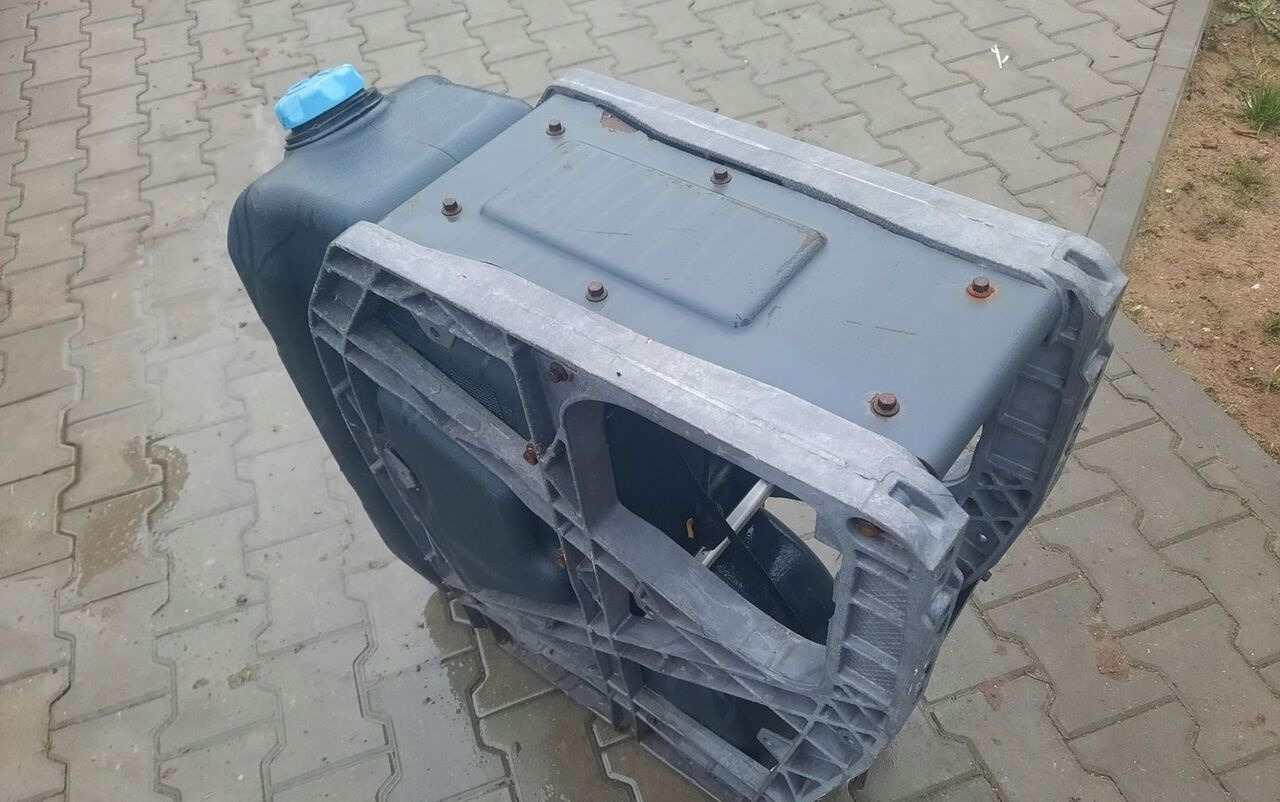 Renault GAMA - Rezervoar za AdBlue tečnost za Kamion: slika 2 Renault GAMA - Rezervoar za AdBlue tečnost za Kamion: slika 2