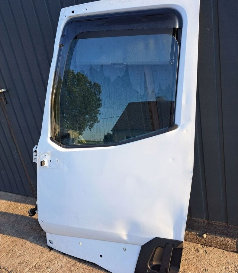 Renault GAMA T K C RANGE - Vrata i delovi za Kamion: slika 1 Renault GAMA T K C RANGE - Vrata i delovi za Kamion: slika 1