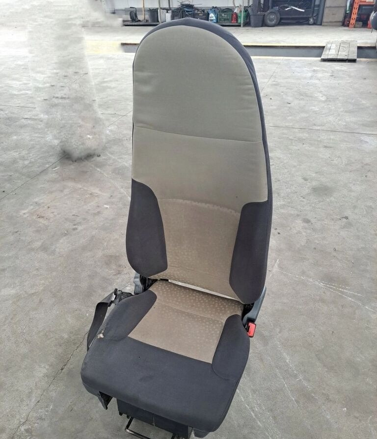 Renault PRAWY SIEDZENIE PASAŻERA Renault MIDLUM PREMIUM DXI - Sedište za Kamion: slika 5 Renault PRAWY SIEDZENIE PASAŻERA Renault MIDLUM PREMIUM DXI - Sedište za Kamion: slika 5