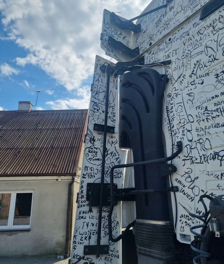 Renault Y OWIEWKI STELAŻ KABINY GAMA T RANGE HIGH Renault Gama - Aerodinamika/ Spojler za Kamion: slika 4 Renault Y OWIEWKI STELAŻ KABINY GAMA T RANGE HIGH Renault Gama - Aerodinamika/ Spojler za Kamion: slika 4
