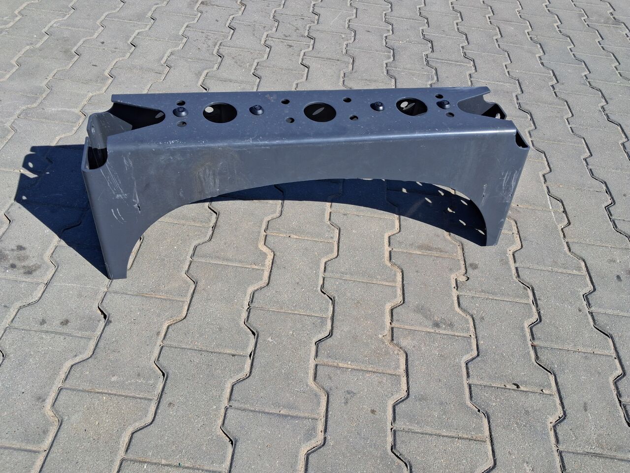 VOLVO BELKA POPRZECZKA RAMY TYŁ RENAULT GAMA T RANGE VOLVO FH 4 FM 4 - Karoserija i eksterijer za Kamion: slika 1 VOLVO BELKA POPRZECZKA RAMY TYŁ RENAULT GAMA T RANGE VOLVO FH 4 FM 4 - Karoserija i eksterijer za Kamion: slika 1