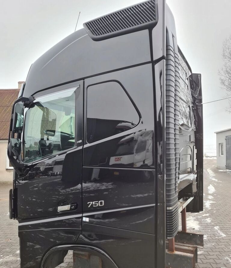 VOLVO KABINA KOMPLETNA VOLVO FH 16 750 EURO 6 GLOBETROTTER 2018 ROK - Kabina za Kamion: slika 3 VOLVO KABINA KOMPLETNA VOLVO FH 16 750 EURO 6 GLOBETROTTER 2018 ROK - Kabina za Kamion: slika 3